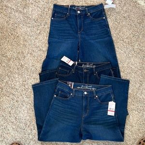 NWT Gloria Vanderbilt Amanda Capri 3 Pair included in price